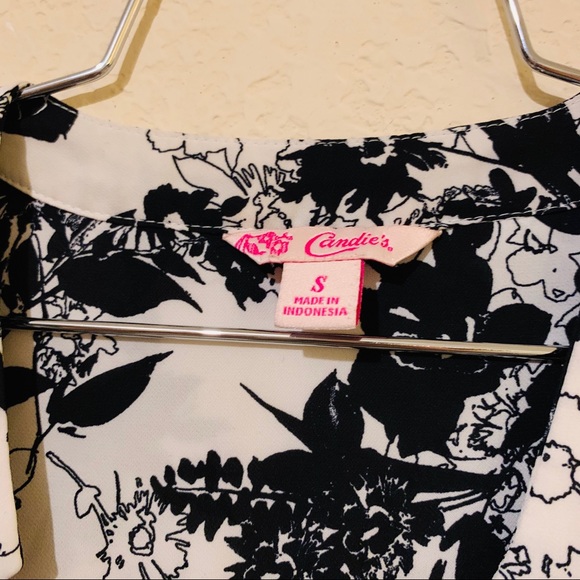 Black & White Floral Half Button Blouse - Picture 2 of 6